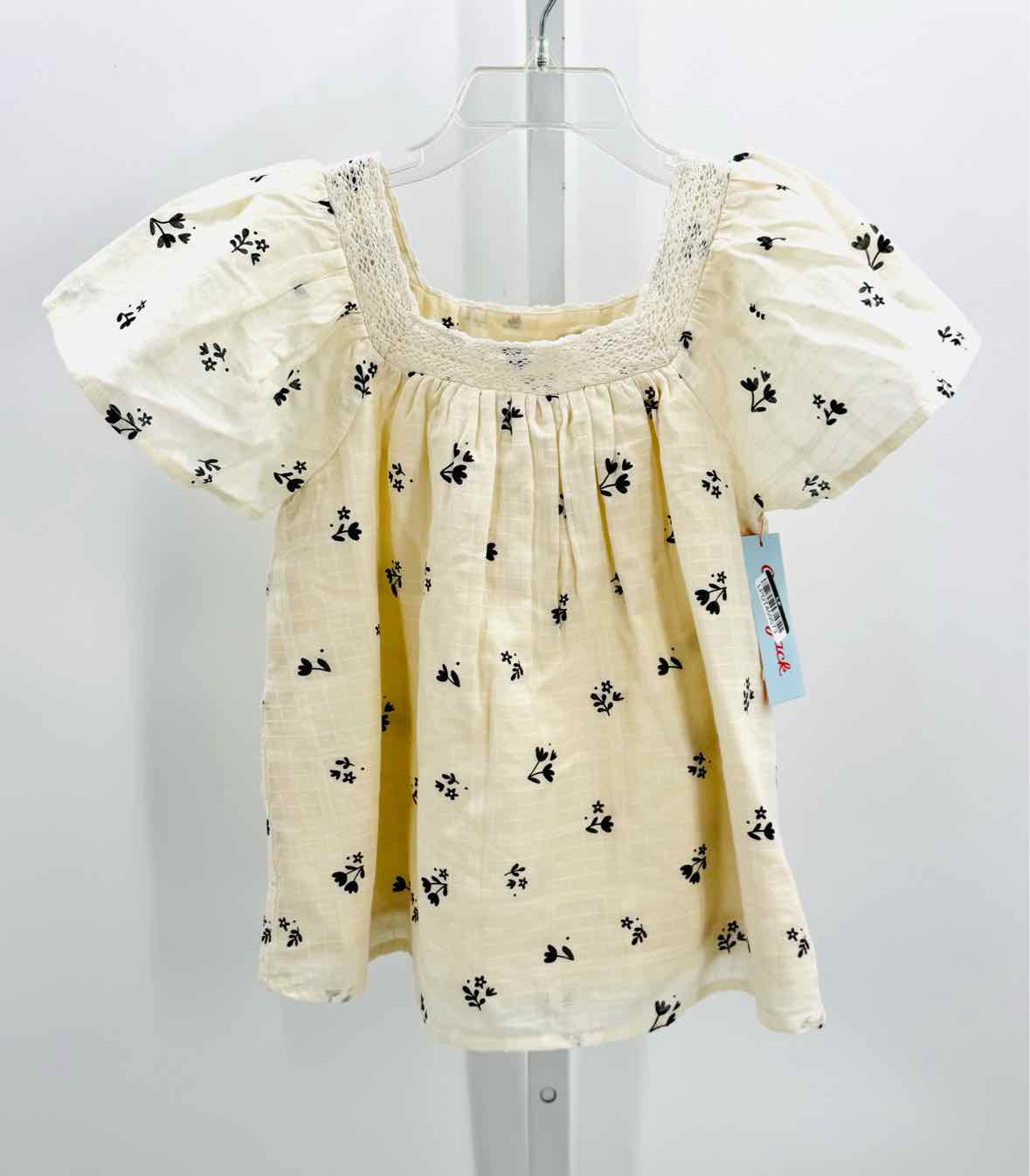 Cat & Jack Off White Child Size 6 Girls Ss