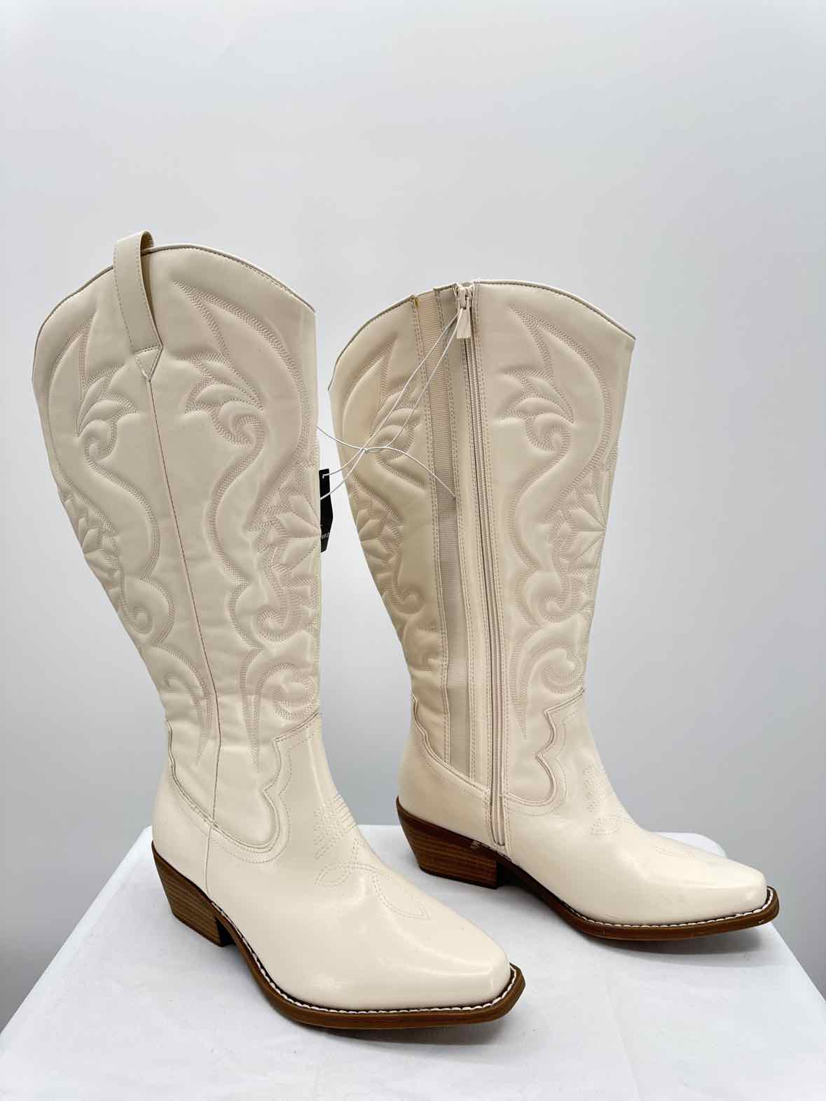Torrid White Women Size 9 Womens Boots