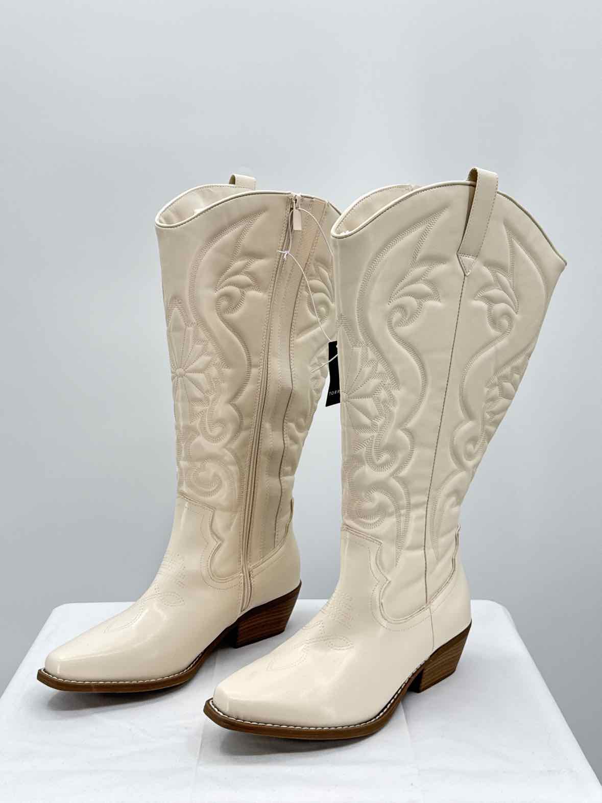 Torrid White Women Size 9 Womens Boots